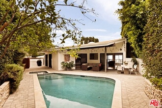 Building Photo - 303 Mavis Dr