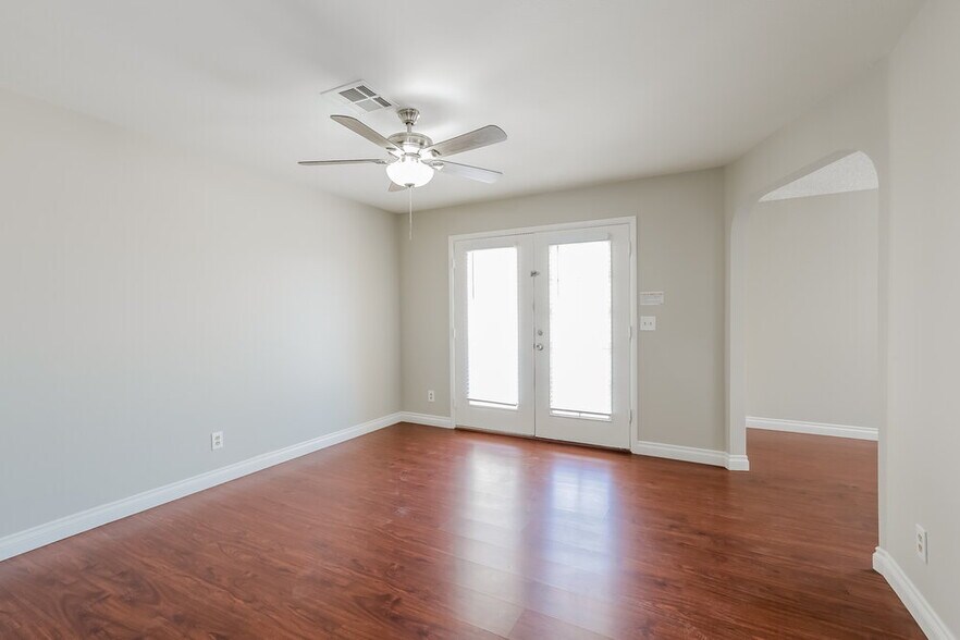 Building Photo - 405 Tobler Dr