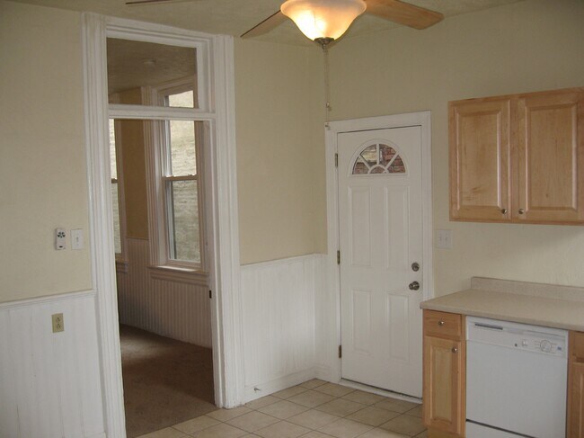 Kitchen - 2724 Sarah St