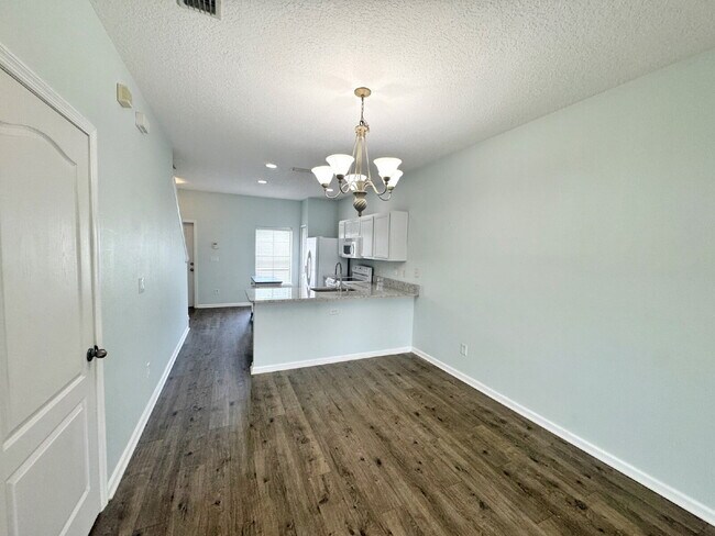 Building Photo - Paloma 2BR/2.5BA Townhome!