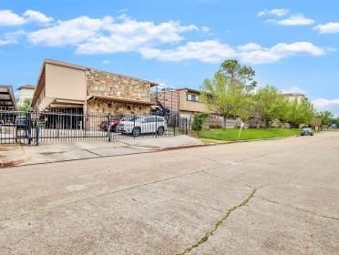 Primary Photo - 3809 N Braeswood Blvd