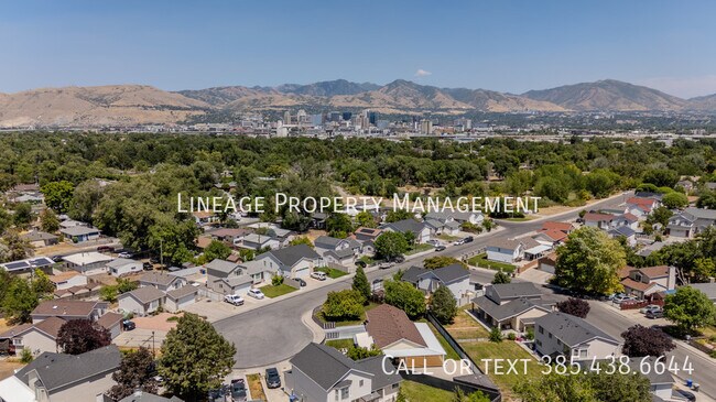 Building Photo - 1223 Emery-B