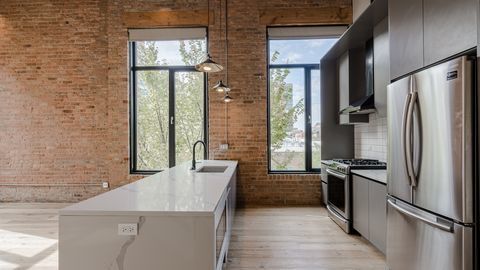 Building Photo - 729 N Sangamon St