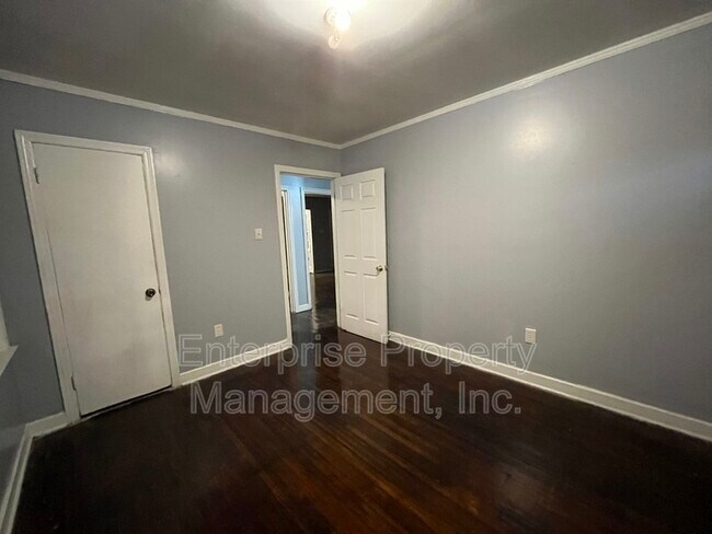 Building Photo - 1848 Woodburn Dr