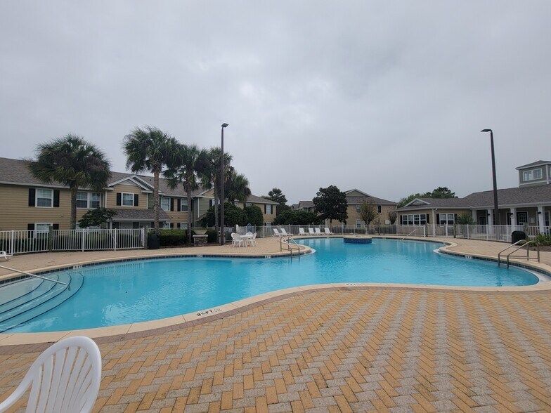 Building Photo - 801 Cape Cod Dr