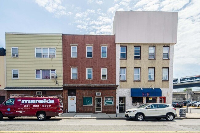 Building Photo - 236 Broadway