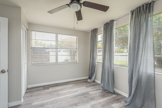 Building Photo - 5646 Festivo Dr