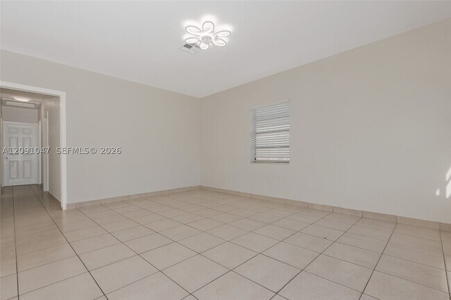 Building Photo - 1679 NE 176th St