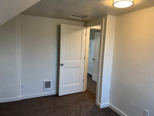 Building Photo - Updated 3 bedroom 1 bathroom house! MOVE I...