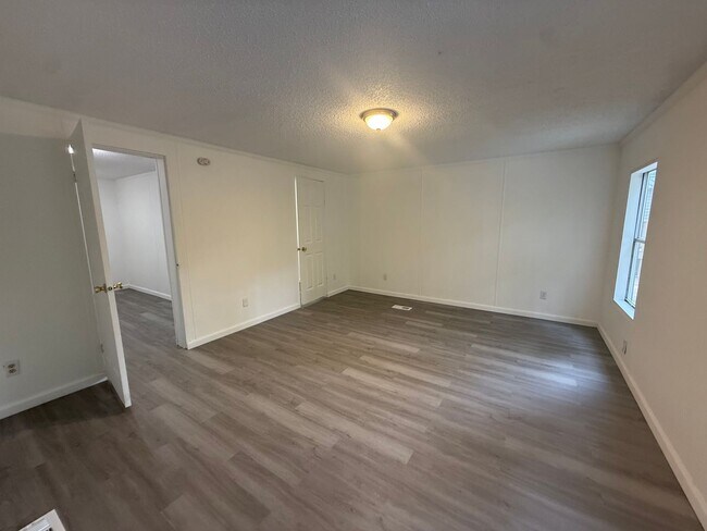 Building Photo - 4 Bedrooms, 3 Bathrooms with potential 5th Bedroom- Mobile home in Armuchee!