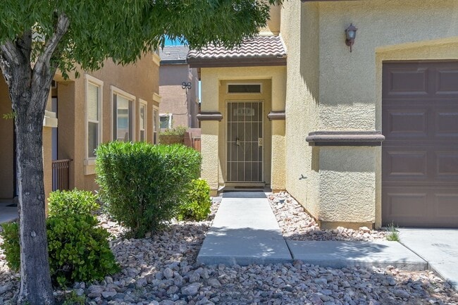 Building Photo - NW 3 bedroom!! Community Pool!! Playground...
