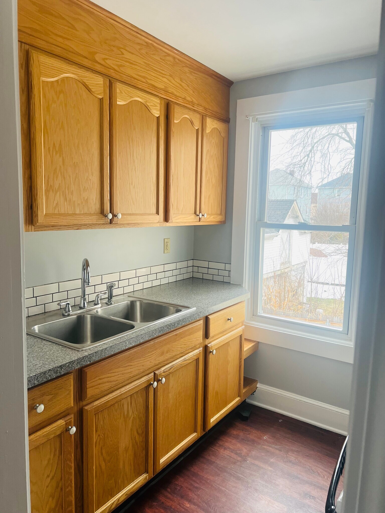 Building Photo - 876 Middle St