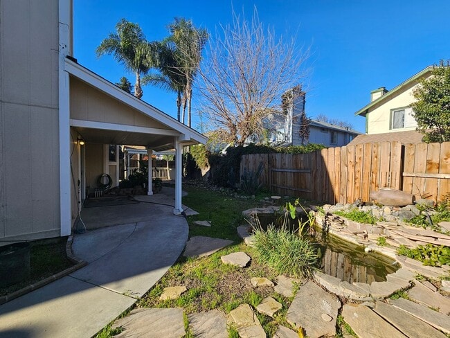 Building Photo - Large 4 bedroom two story in east Modesto!