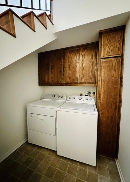 Building Photo - 28 20th Ct