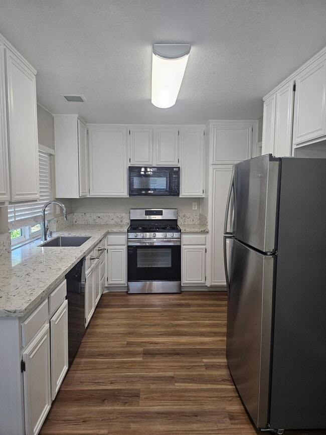 Building Photo - Beautiful Newly Remodeled Home Available Now!