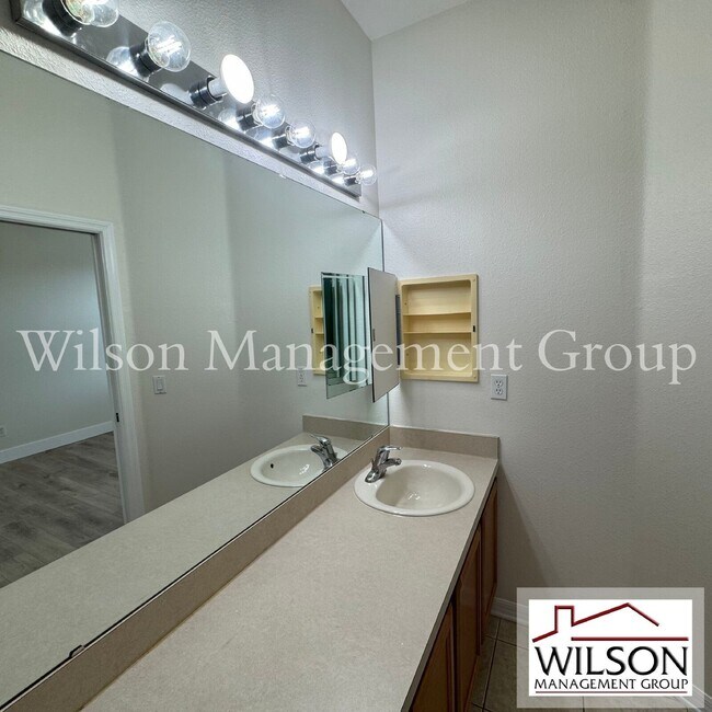 Building Photo - 10328 Manderley Way