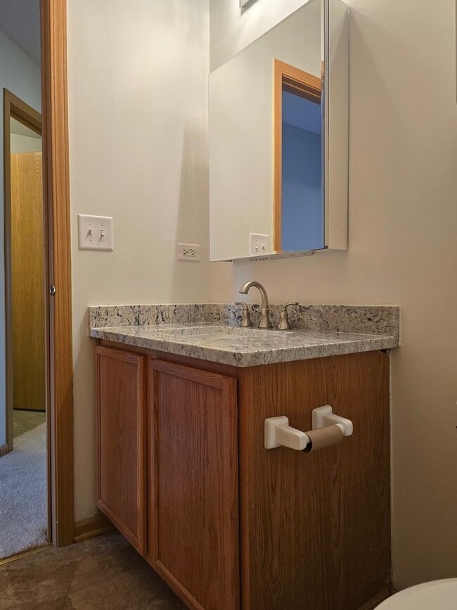 Building Photo - 5006 Syracuse Ct