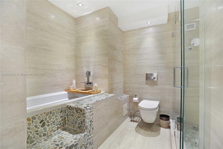 Building Photo - 1000 West Ave