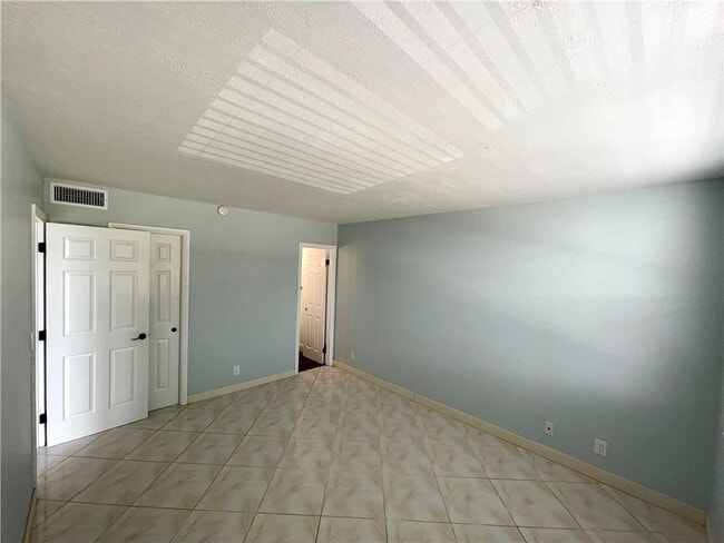 Building Photo - 801 N Ocean Blvd