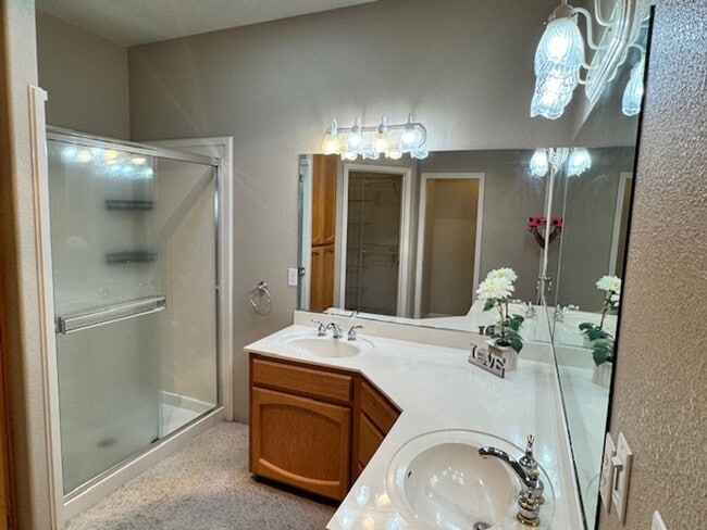 Building Photo - LONE PINE CREEK ESTATES IN GATED COMMUNITY...
