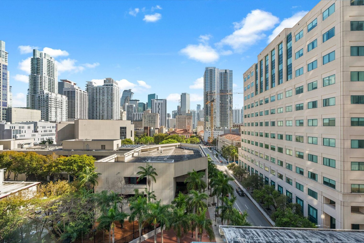 Building Photo - 121 NE 5th St