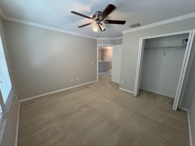 Building Photo - Spacious 5-Bedroom Pool Home with Putting ...