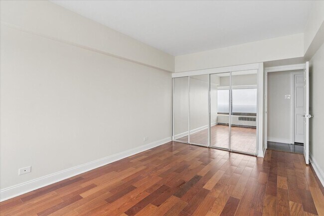 Building Photo - 175 E Delaware Pl