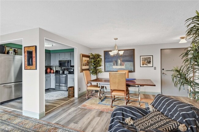 Building Photo - 10301 Lake Ave