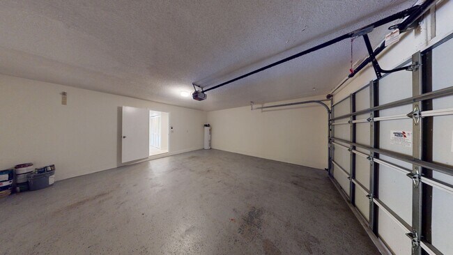 Building Photo - Spacious 3Bed/2.5Bath/Garage Home in Via Verde