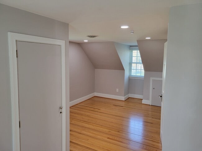 Building Photo - 126 Tred Avon Ave