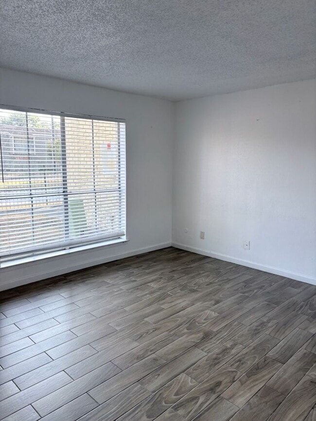 Building Photo - 6200 W Tidwell Rd