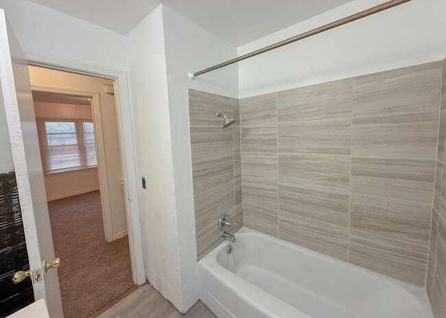 Building Photo - $500 OFF FIRST MONTHS RENT! 3 Bed in MWC!