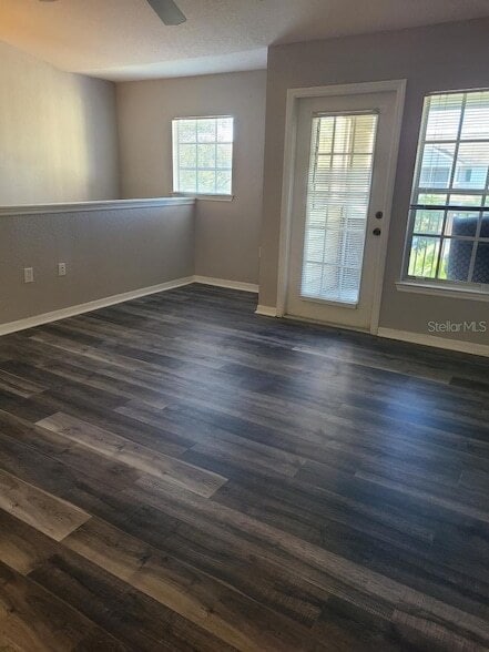 Building Photo - 8933 Manor Loop