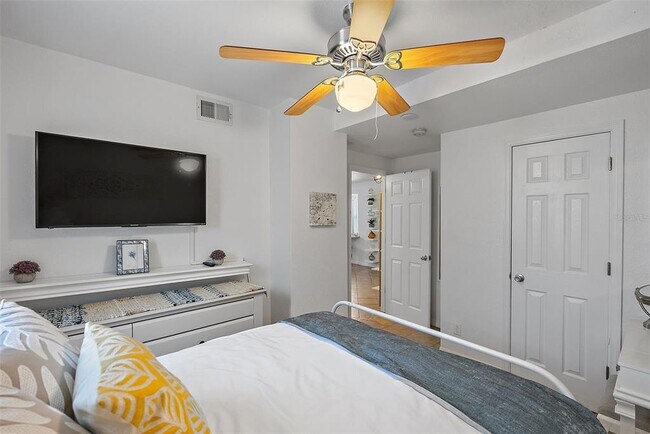 Building Photo - 2810 2nd Ave S