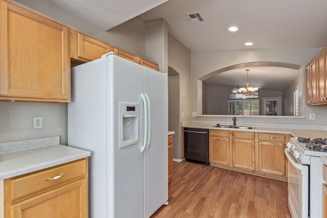 Building Photo - New Listing in Surprise