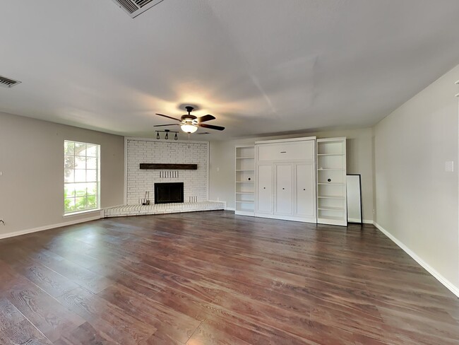 Building Photo - DARLING HOME IN DENTON READY NOW!