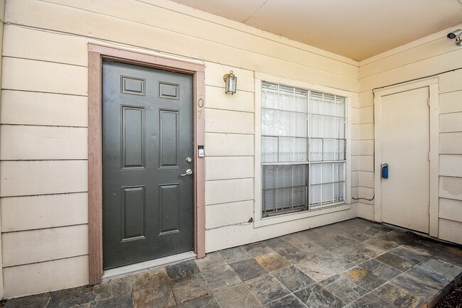Building Photo - 2626 Holly Hall St