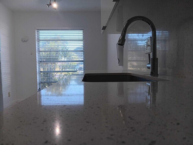 Building Photo - 20886 Vinesta Cir