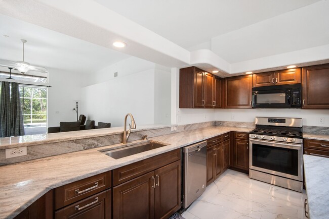 Building Photo - Enjoy the luxury living in Kingshyre, a hi...