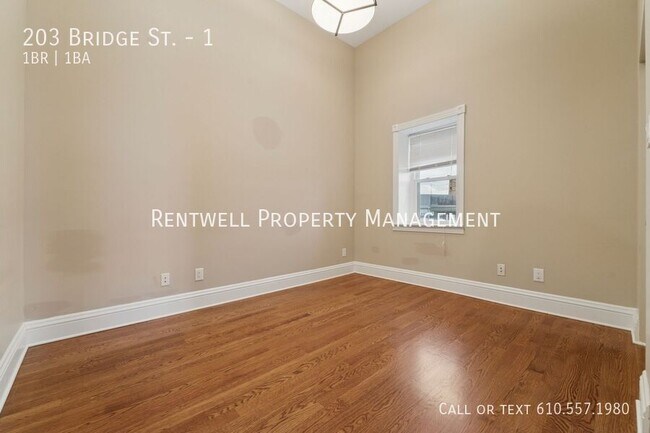 Building Photo - 203 Bridge St