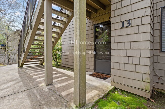 Building Photo - One Bedroom Condo In Mt. Park with Mt Park Rec Center Access!
