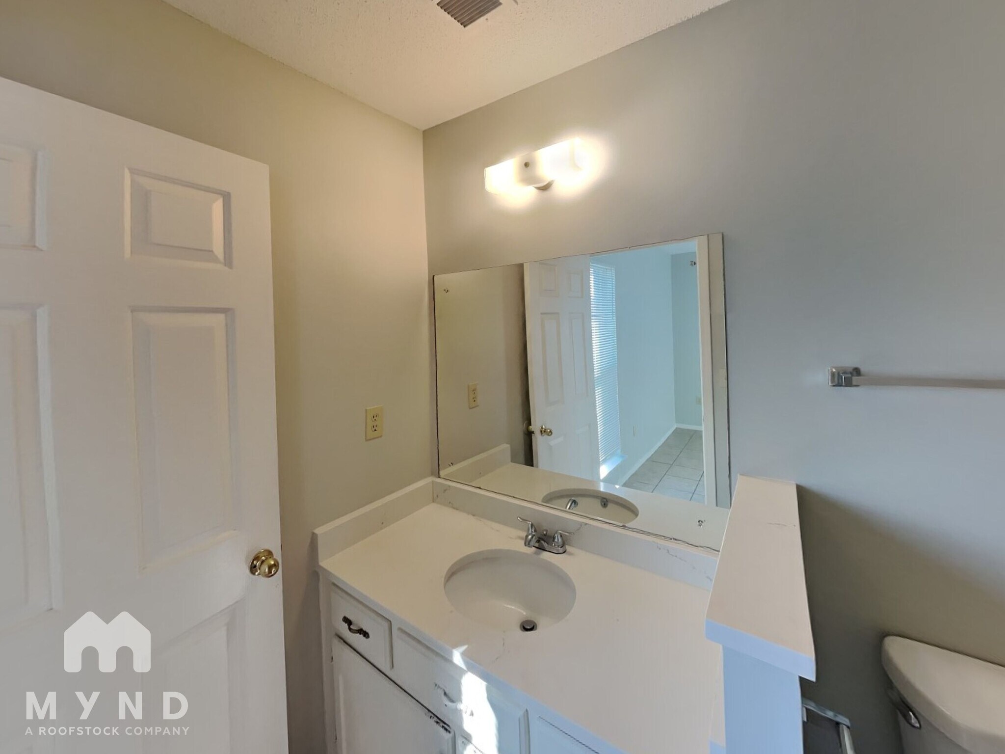 Building Photo - 3405 Laurelwood Dr
