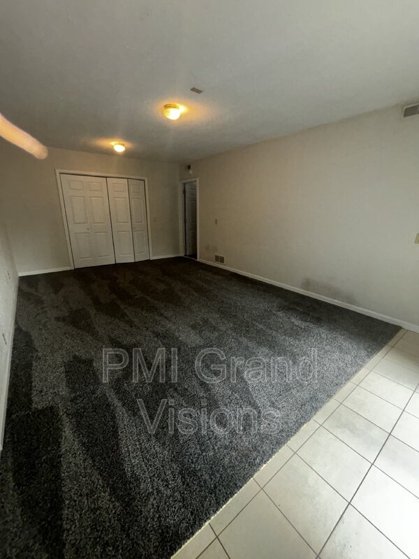Building Photo - 1103 6th St