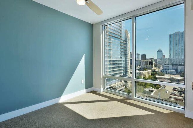 Building Photo - 300 Bowie St