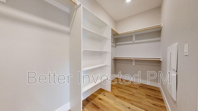 Building Photo - 1807 Palisades Dr