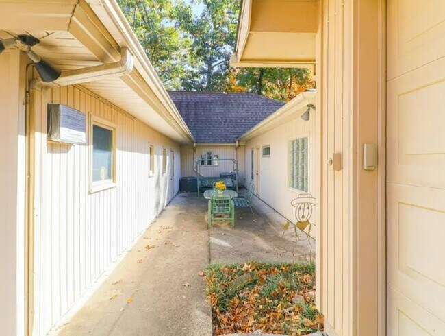 Building Photo - 3 Bed / 4.5 Bath - 3902 sq. feet!