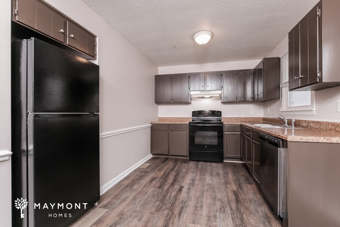 Building Photo - 406 Pine Run