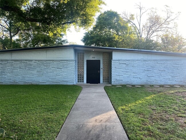 Primary Photo - 7723 Fondren Rd