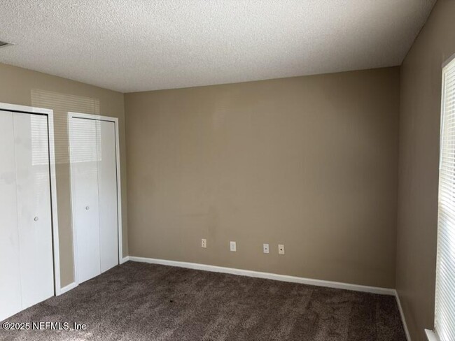 Building Photo - 2654 Hidden Village Dr