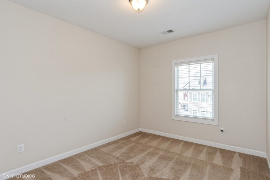 Building Photo - 335 Osona Ln